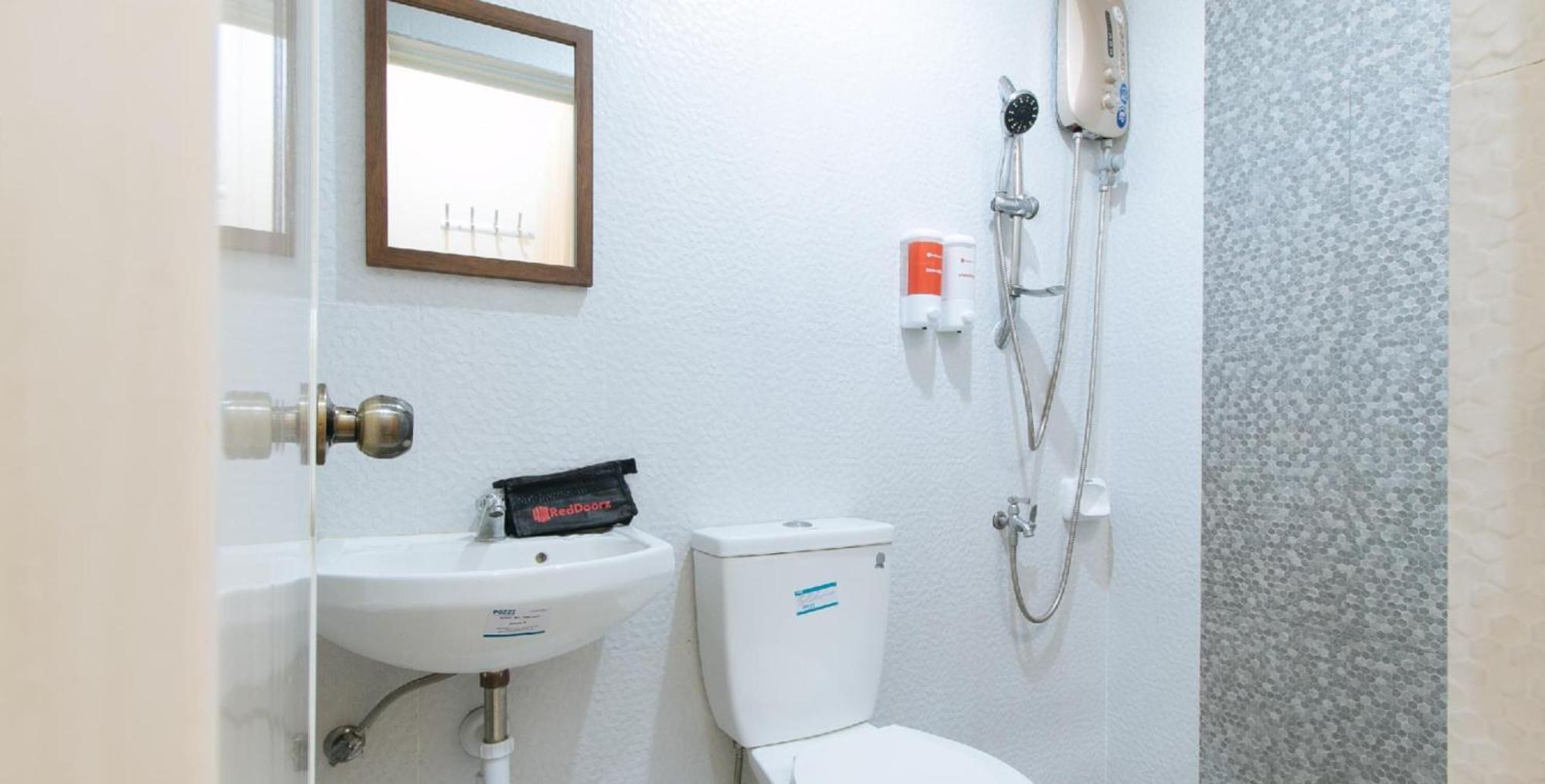 Reddoorz Plus Near Lapasan Plaza Cagayan De Oro Buitenkant foto